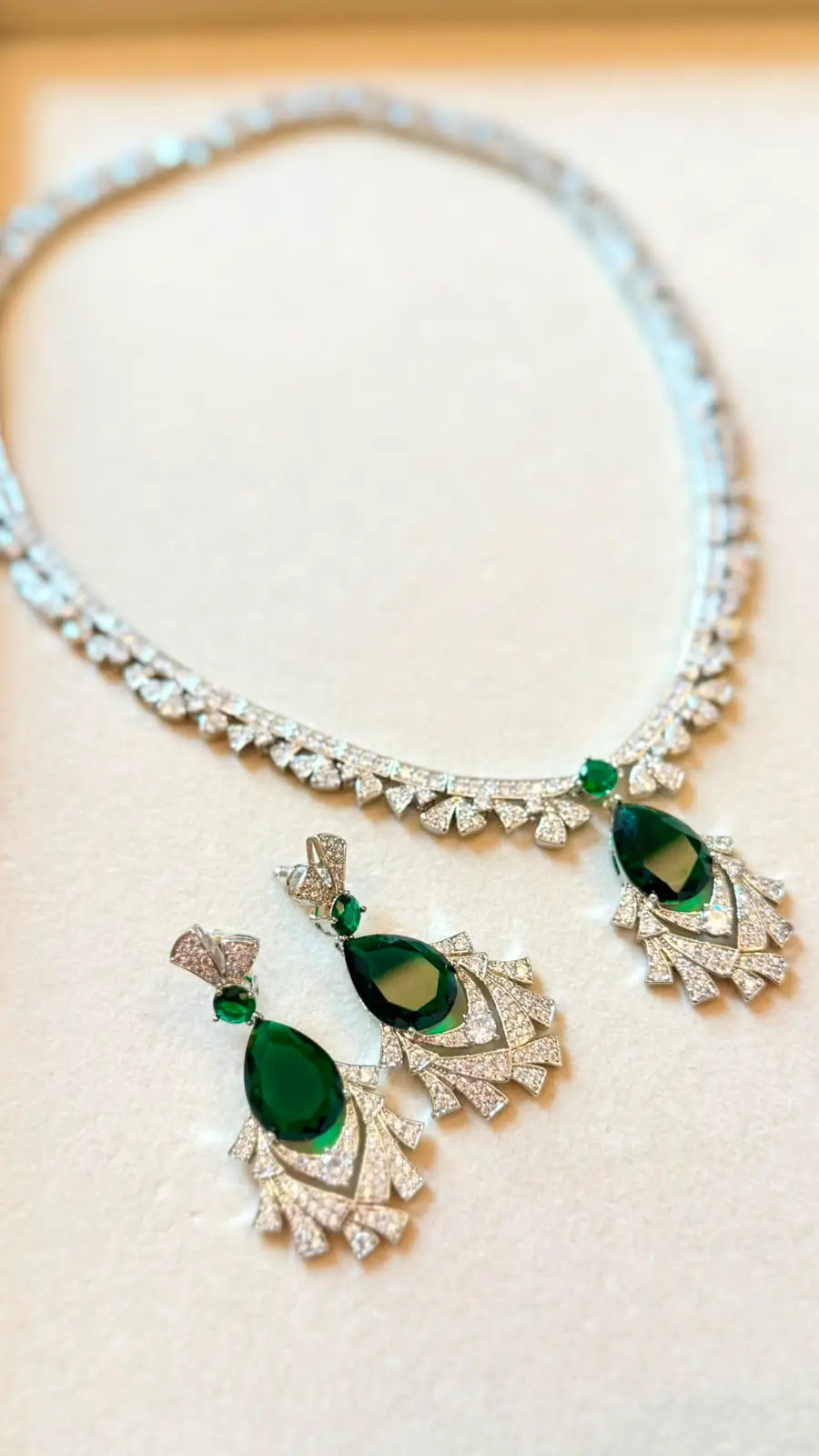 Minimal necklaces